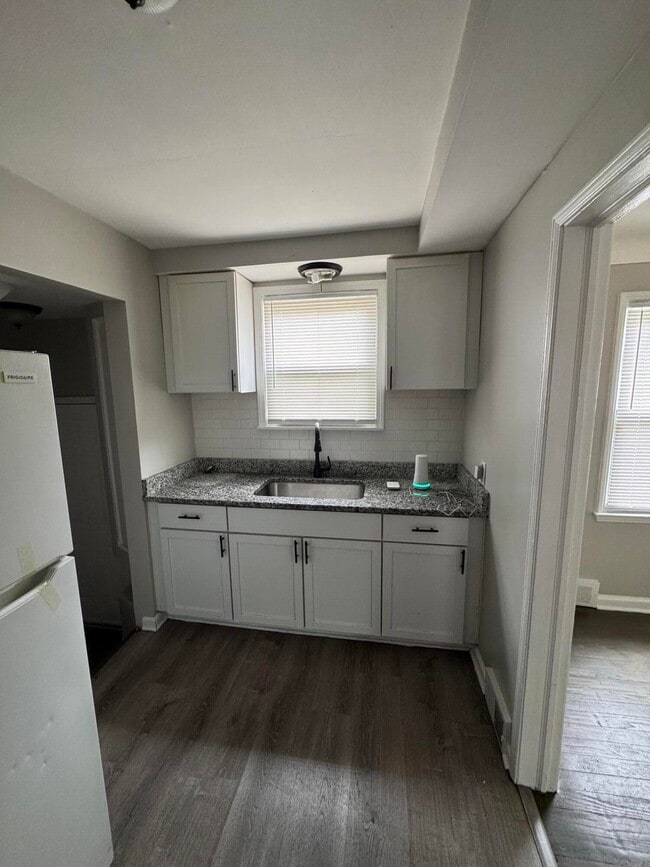 Photo - 8272 Roselawn St