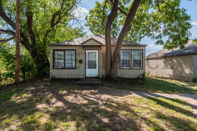 Building Photo - 1129 W 16th St N Rental