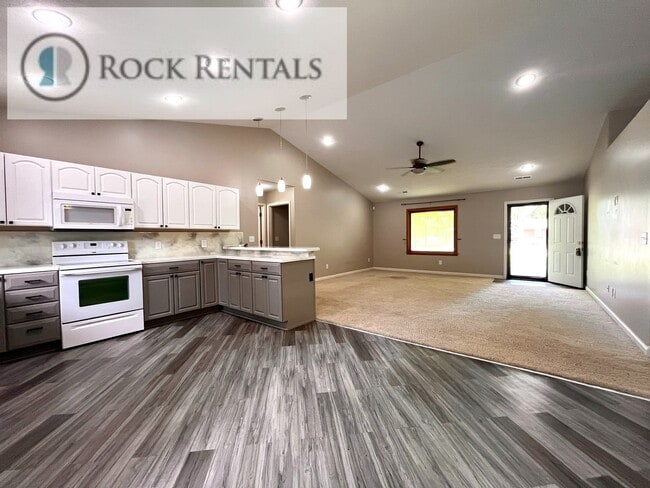 Photo - 3 Bed 2 Bath House with Attached Garage