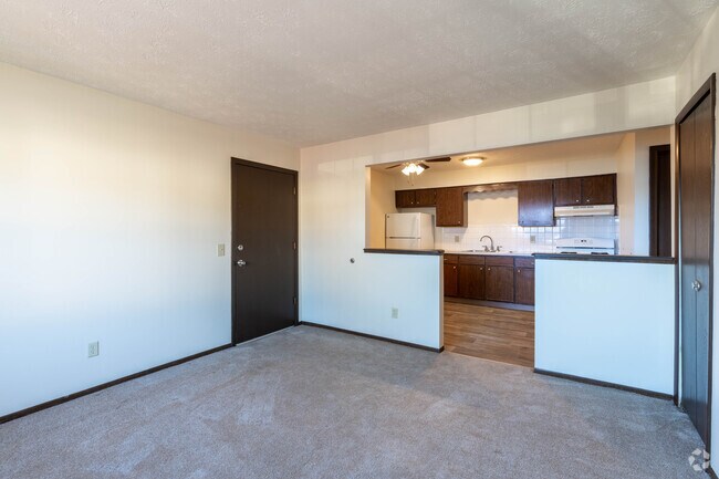 1BR, 1BA - 563SF -Kiser - Living Room