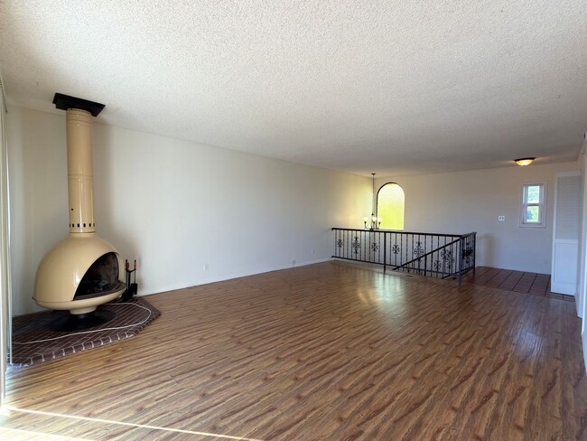 Building Photo - SP2410 Unit #2