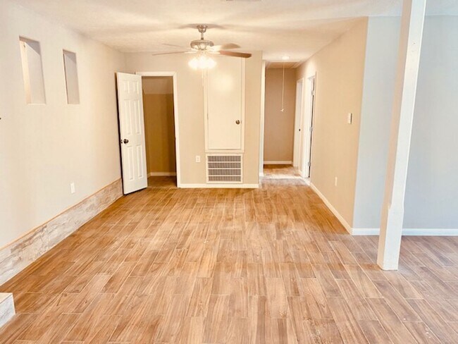 Photo - REMODELED 3 BEDROOM 2.5 BATH HOME CLOSE TO DOWNTOWN HOUSTON