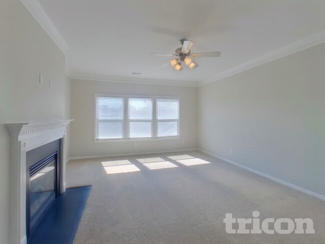 Photo - 527 W Saddletree Dr