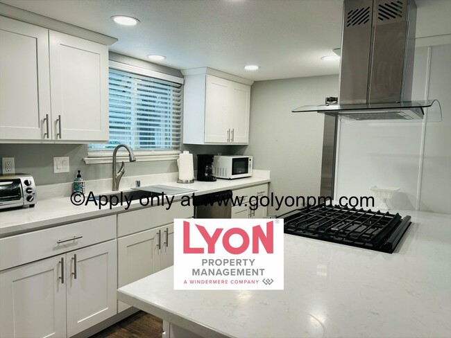 Gorgeous modern 2 bedroom/1.5 bath in Arde... - Gorgeous modern 2 bedroom/1.5 bath in Arde... House