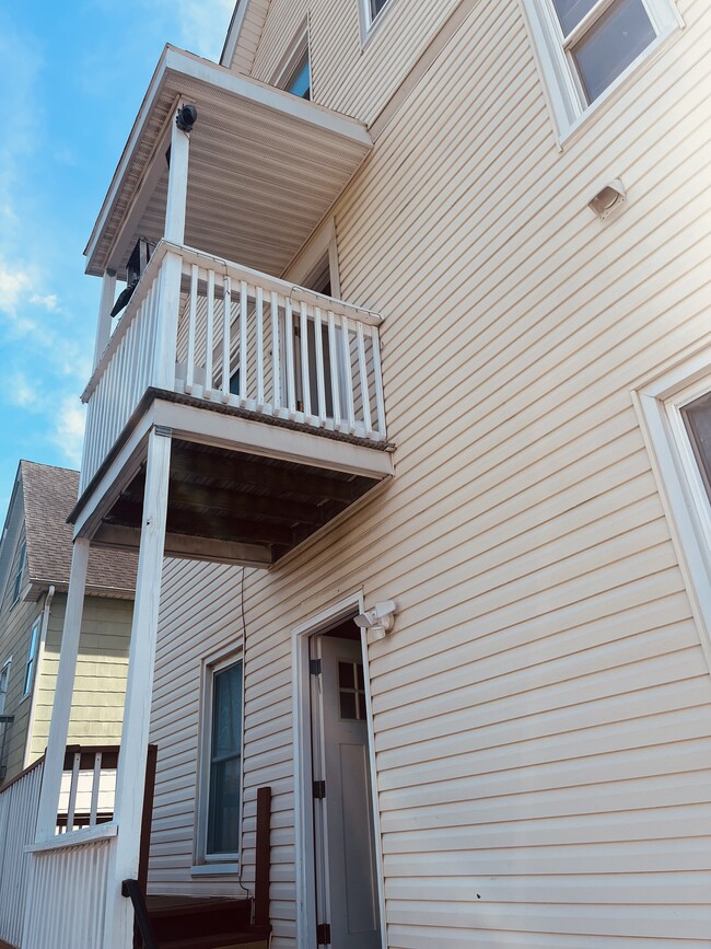 127 Peck Ave Unit Peck Ave. 2nd Floor