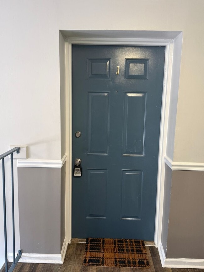 Photo - 3 BEDROOM CONDO. Walking Distance to University of NC-Charlotte Unit J