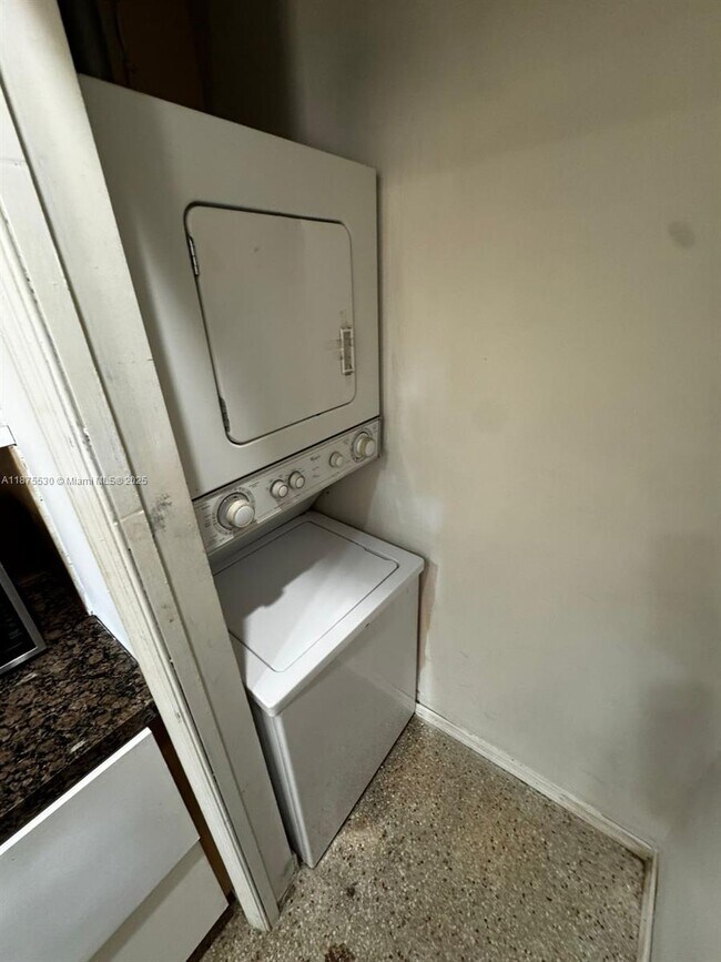 Photo - 2125 NE 14th Ave Unidad 1