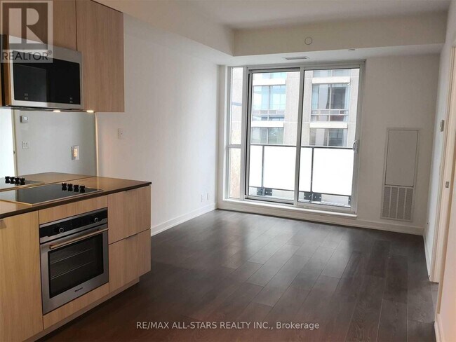 Photo - 609 Avenue Rd Unit 1001