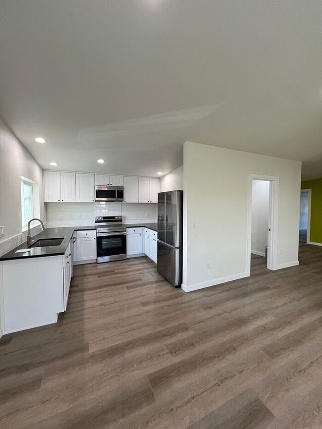 Photo - Professional Photos Coming Soon!