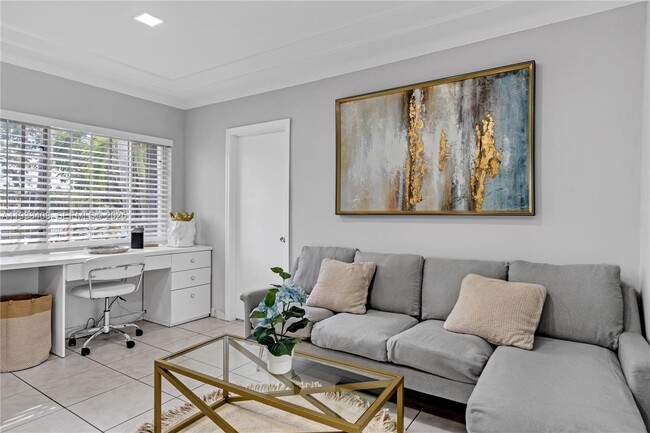 Photo - 437 NE 107th St