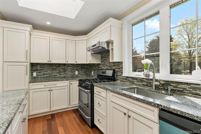 Photo - 830 Barberry Rd