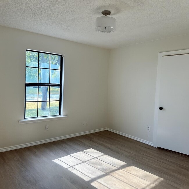 Photo - 6616 Moss Ln