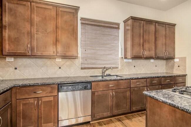 Photo - 5227 Lillian St