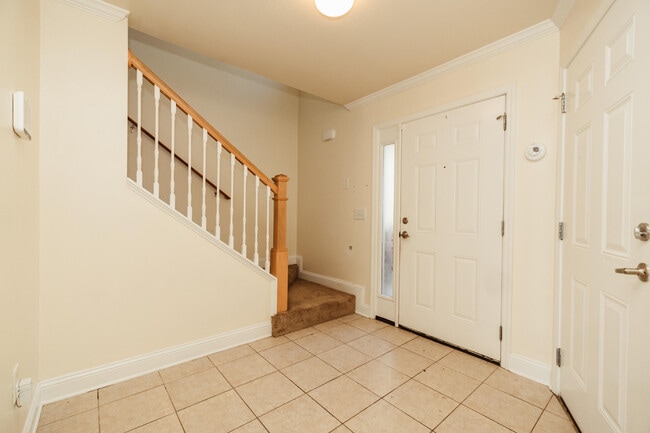 Photo - 748 Majestic Dr