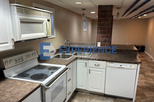 Building Photo - 705 N Duluth Ave Unit #3