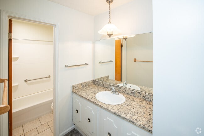2BR, 1BA - 1,100SF - Bathroom