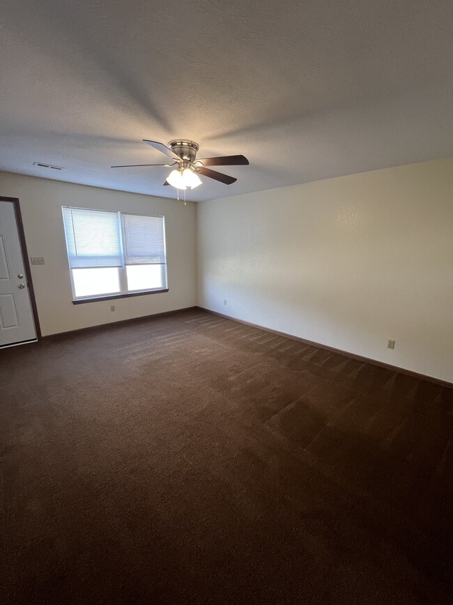 Photo - 806 Foster Ln