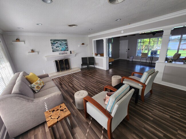 Photo - 330 S Triplet Lake Dr