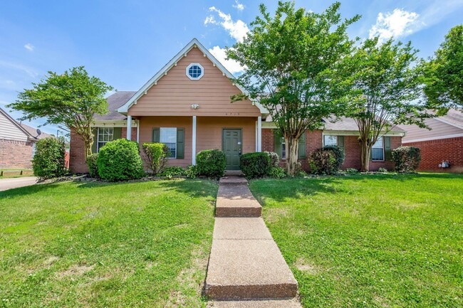 Building Photo - 6719 Ross Manor Dr Rental