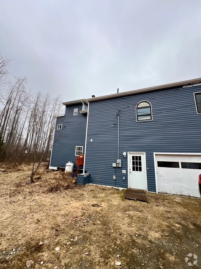 Building Photo - Charming 3-Bedroom Home in Fairbanks / Pet...