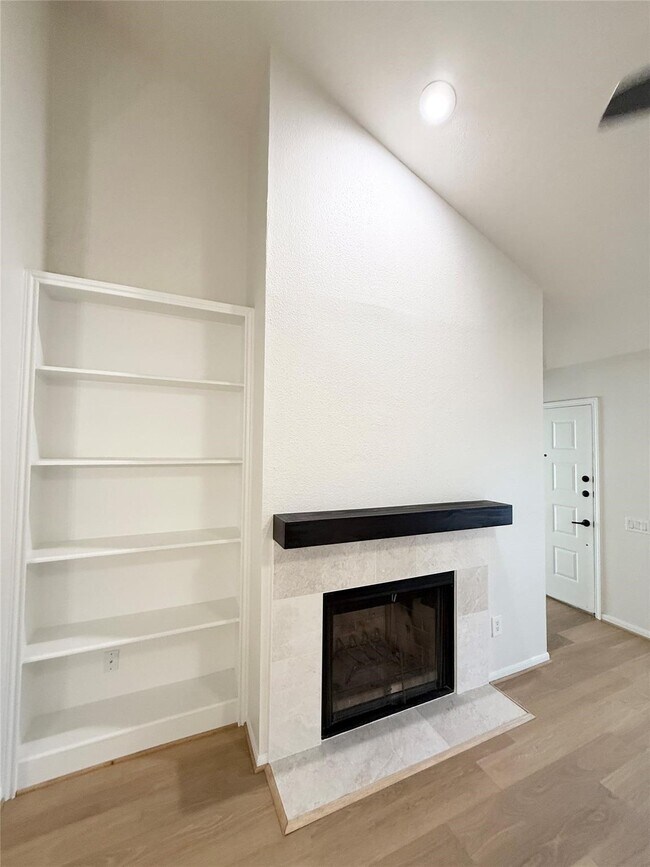 Photo - 1860 White Oak Dr Unit 376