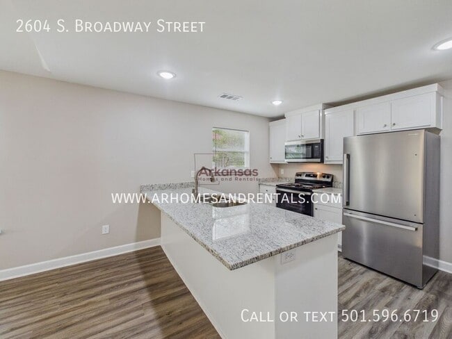 Photo - 2604 Broadway St