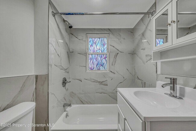 Photo - 918 Maple St