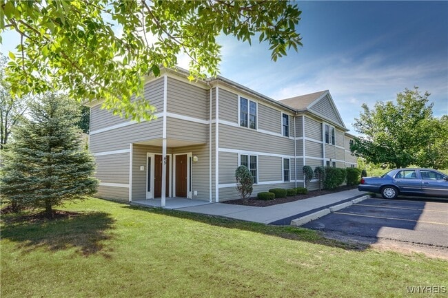 Building Photo - 2 Stonington Ln Unit #2  Stonington Rental