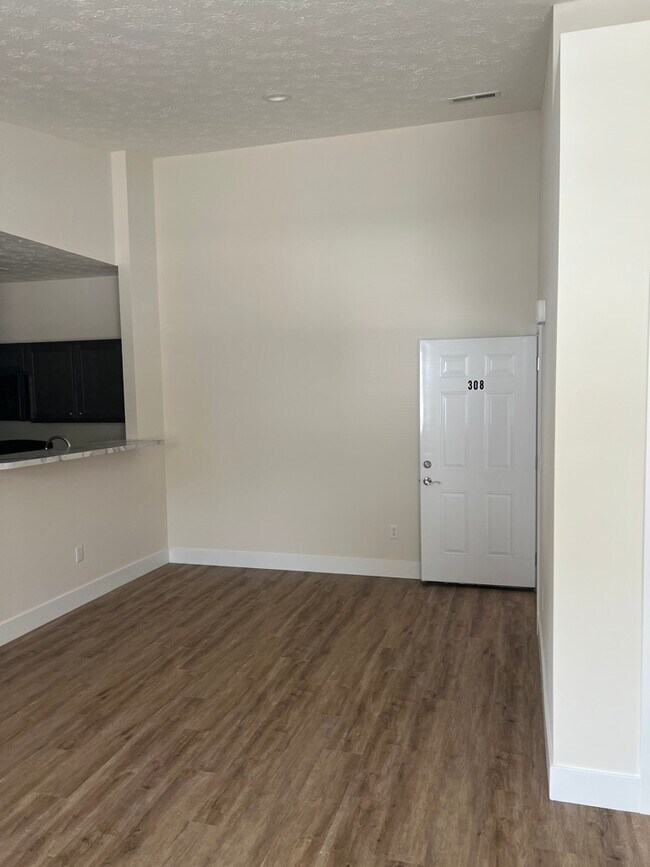 809 Courtyard Ln Townhome Townhome Rental in Amelia OH