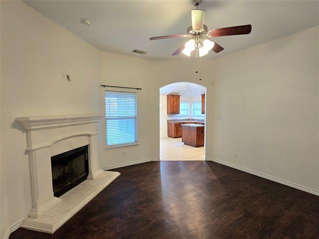 Photo - 124 Bridlewood St