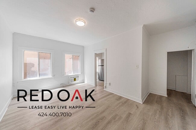 Building Photo - 822 S Park View St Unit 107