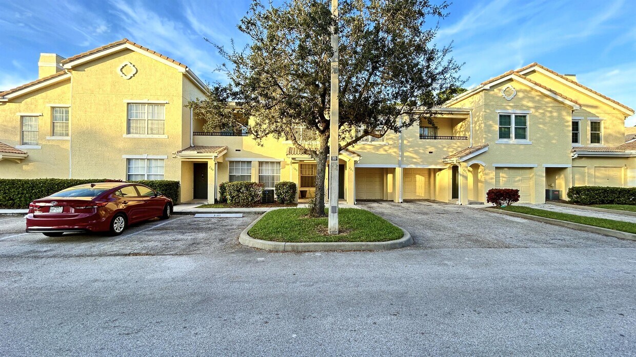 Photo - 104 SW Peacock Blvd (Port Saint Lucie, FL)
