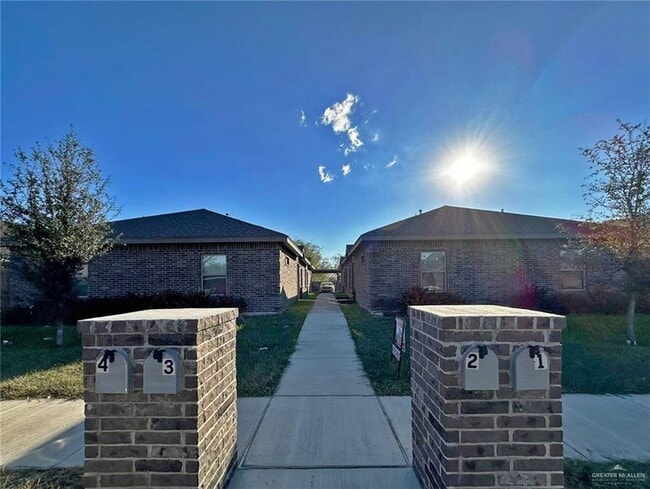 Building Photo - 15 Bahamas Dr Unit 2