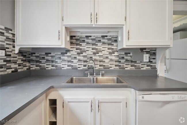 Building Photo - 1507 Crest Rd Rental