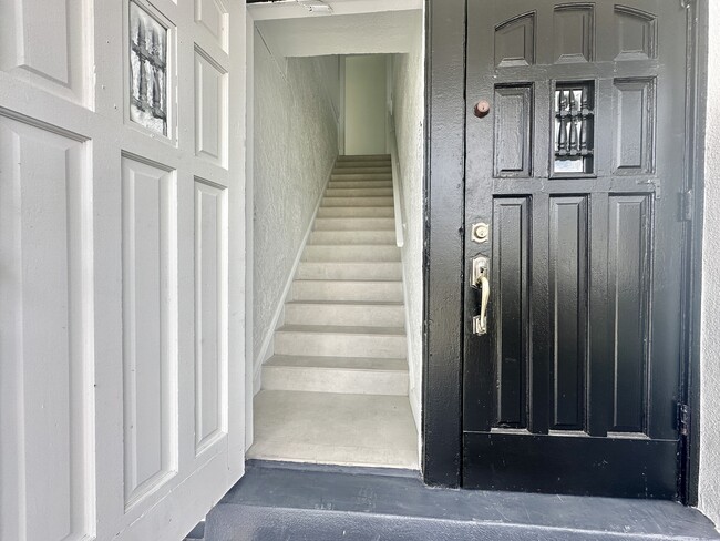 Building Photo - 30 NW 32nd Pl Rental