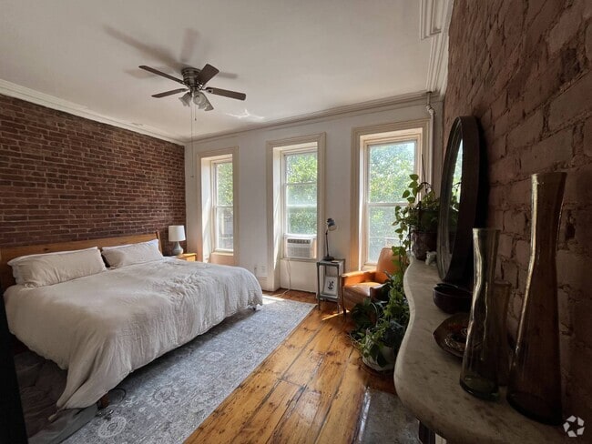 Building Photo - 85.5 Summit St Rental
