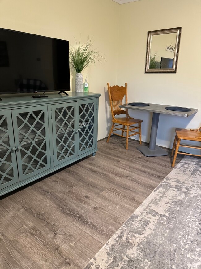 Building Photo - 1429 South Ave Unit 13