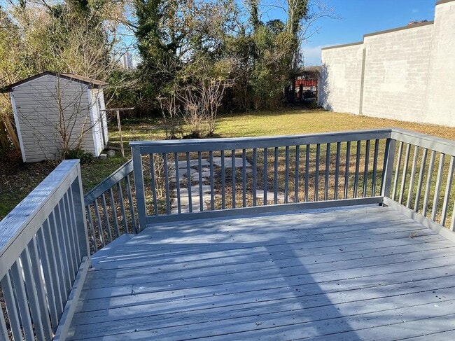 Photo - 327 S Main St