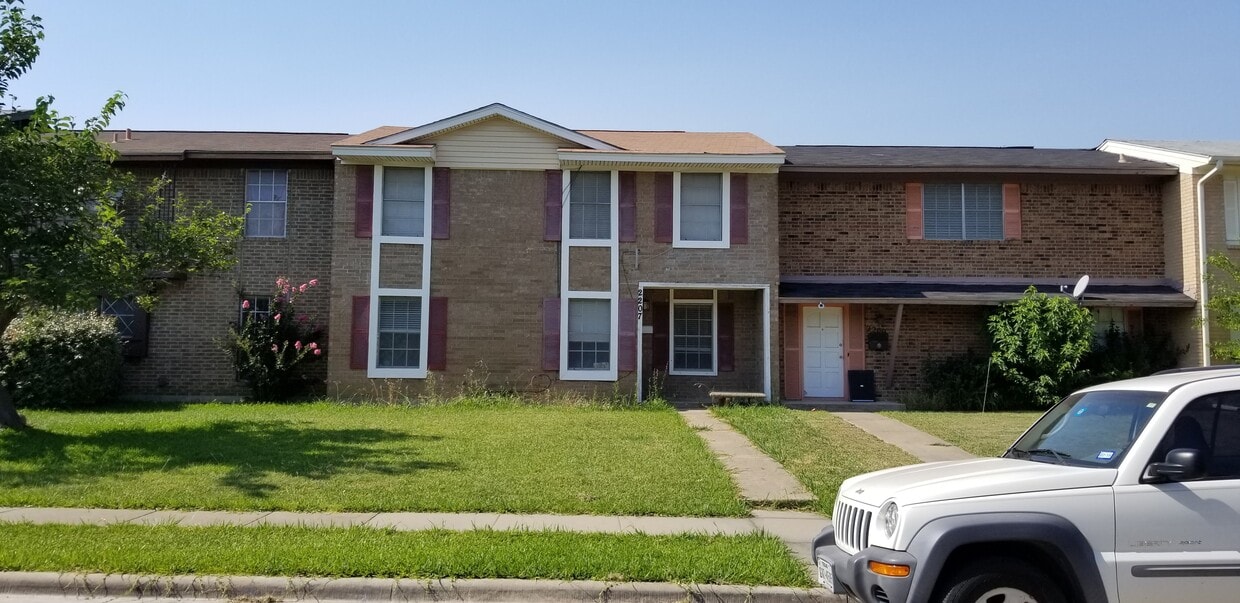 Photo - 2207 Montclair Dr (Carrollton, TX)