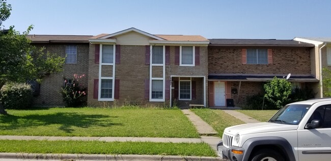 Photo - 2207 Montclair Dr Townhome