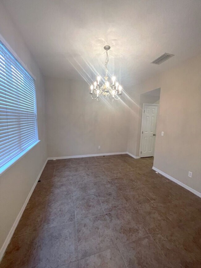 Photo - Newmarket Unit Newmarket Drive