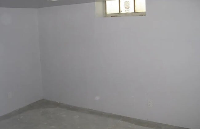 Building Photo - 462 S 9th St