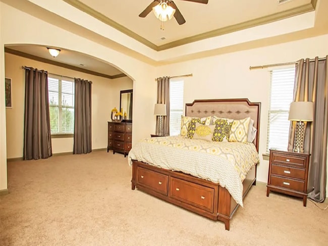 Photo - 3820 Cotswold Dr N