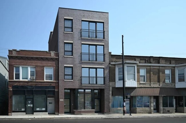Building Photo - 3008 W Belmont Ave Unit 3008 West Belmont Avenue