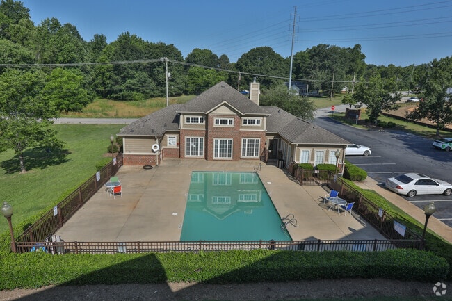 Poplar Place Apartments