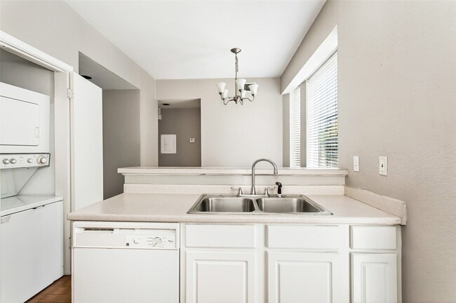 Photo - 2002 N Fitzhugh Ave Unit 1