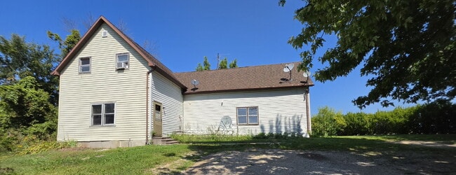 Building Photo - Charming 3-Bedroom Refurbished Duplex on 911 Suprise Ending Rd New London Unit 911 Suprise Ending