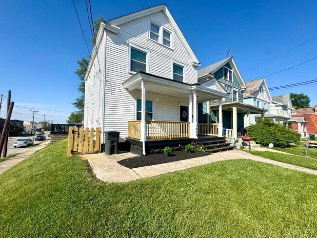 Photo - 1600 Brewster Ave