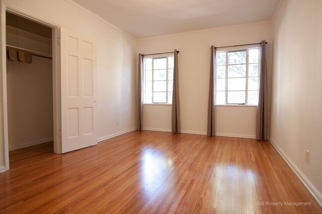 Photo - Hillside, 7101-7111 1/2 Unit 7111