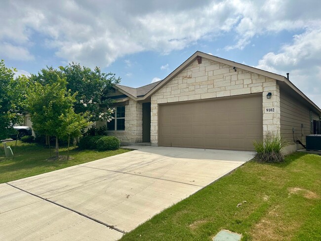 Building Photo - Fantastic Amenities ~ 4/2 Single Story w/ Refrigerator/Washer/Dryer Included ~
